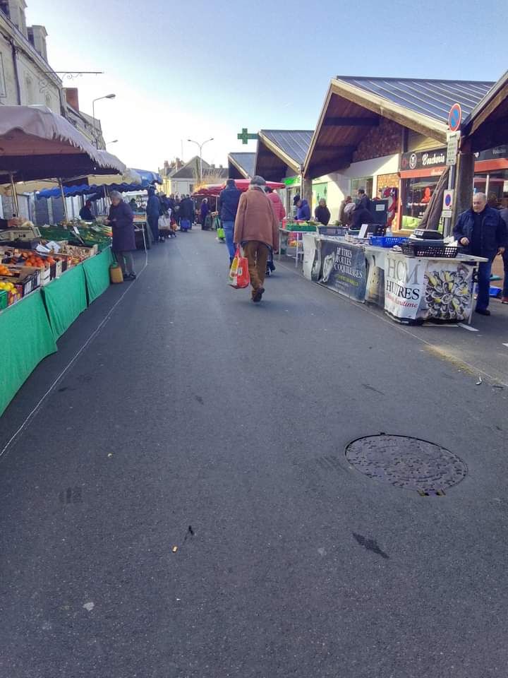 Châtellerault ( Vienne) : La Braderie de Châteauneuf un Événement Convivial Organisé par l&rsquo;Association des Acteurs de&nbsp;Châteauneuf